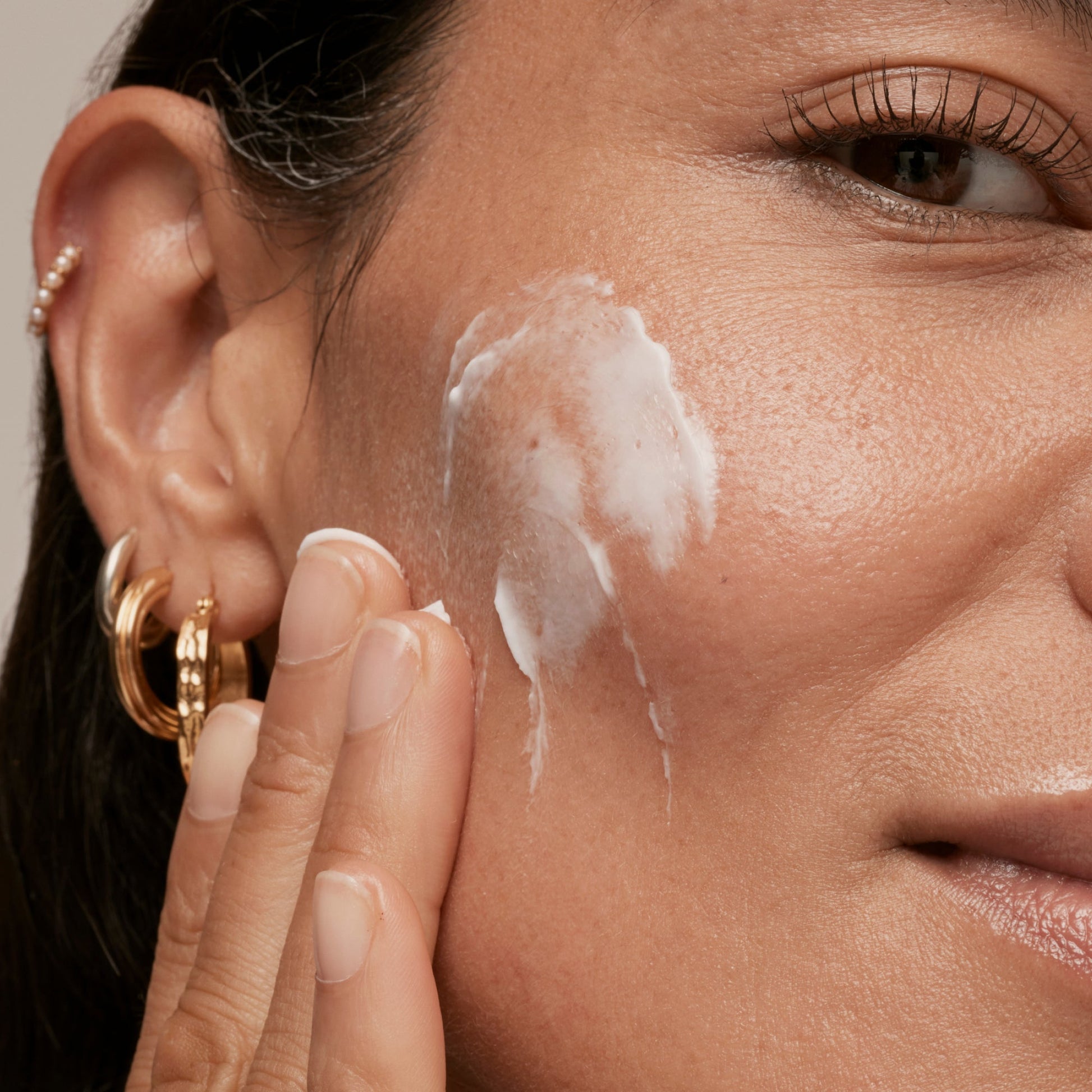 simple-skincare-cleanser-and-ceramide-moisturizer-duo-a5 INKEY_DTC_Bio-ActiveCeramide_Ppage_Model_02_dd0fc443-e441-4e82-ac65-ebe93c1b6365_1.jpg