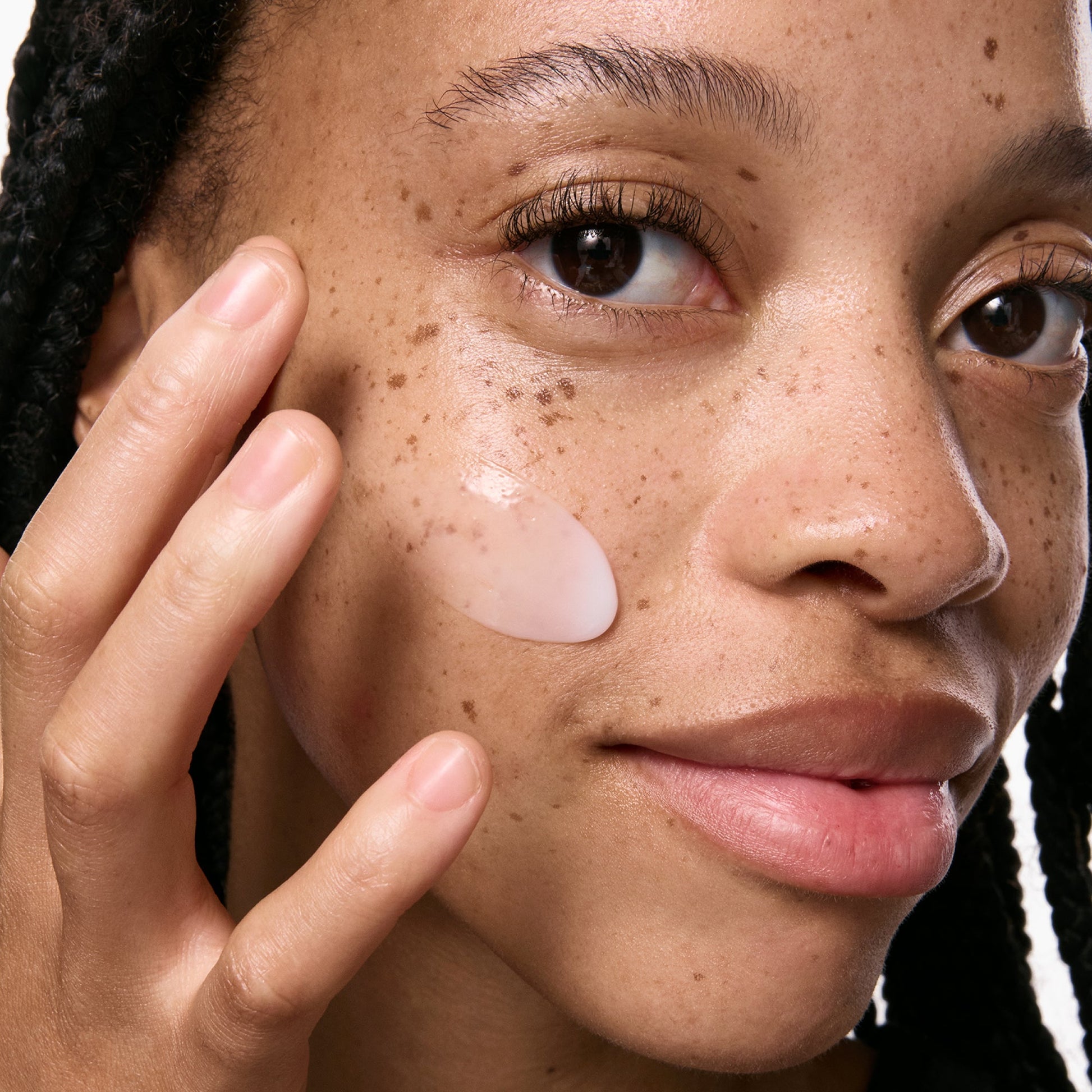 vitamin-b-c-and-e-moisturizer-c2 VitBC_E_ModelGoopMacro_2000x2000_bc64d363-139d-4699-88a9-2e0b1942763a.jpg